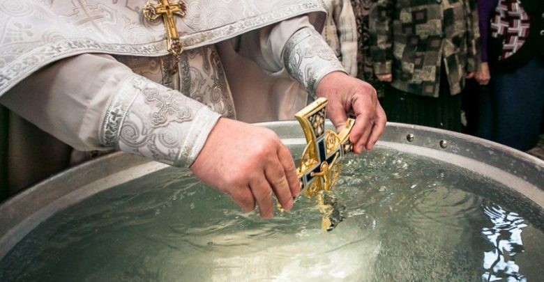 Специална молитва дава могъща лечебна сила на светената вода